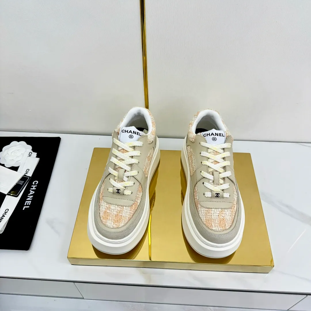 👟👟Ex-factory price 600👟👟 Upgraded version, upgraded version, upgraded version! No rebuttal accepted! ! ! ! Chanel Chanel panda shoes! 2025 counter's top casual sports shoes. This classic design; the upper is electro-embroidered with a variety of techniques; the outsole is fashionable and sporty; the unusual inclusion of a variety of color matching elements... The diversified mix and match is very good-looking and versatile, and can be used for leisure, fashion, sports, and outdoor... ꫛꫀꪝ Go➫ Materials: ❶Upper made of: original imported first-layer silk cowhide + original waterproof cloth + original first-layer cowhide ❷Inner lining: Original Yangli+Net ❸Outsole based on: Original TPU combination outsole Counter boutique packaging complete set for women 35–41 👉 👉 👉 👉 👉